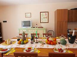 Mansion in Apecchio Near Lake