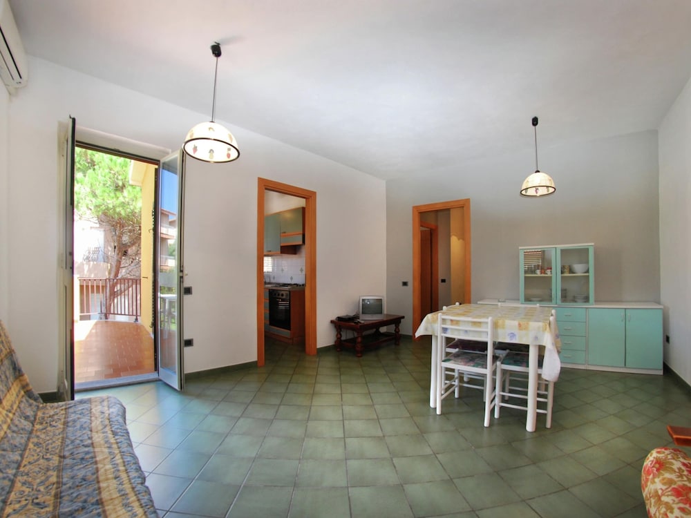 Belvilla by OYO Comfortable Apartment With Pool