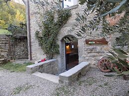 Tuscan Hideaway With Pool