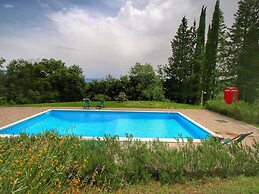 Cottage With Swimming Pool