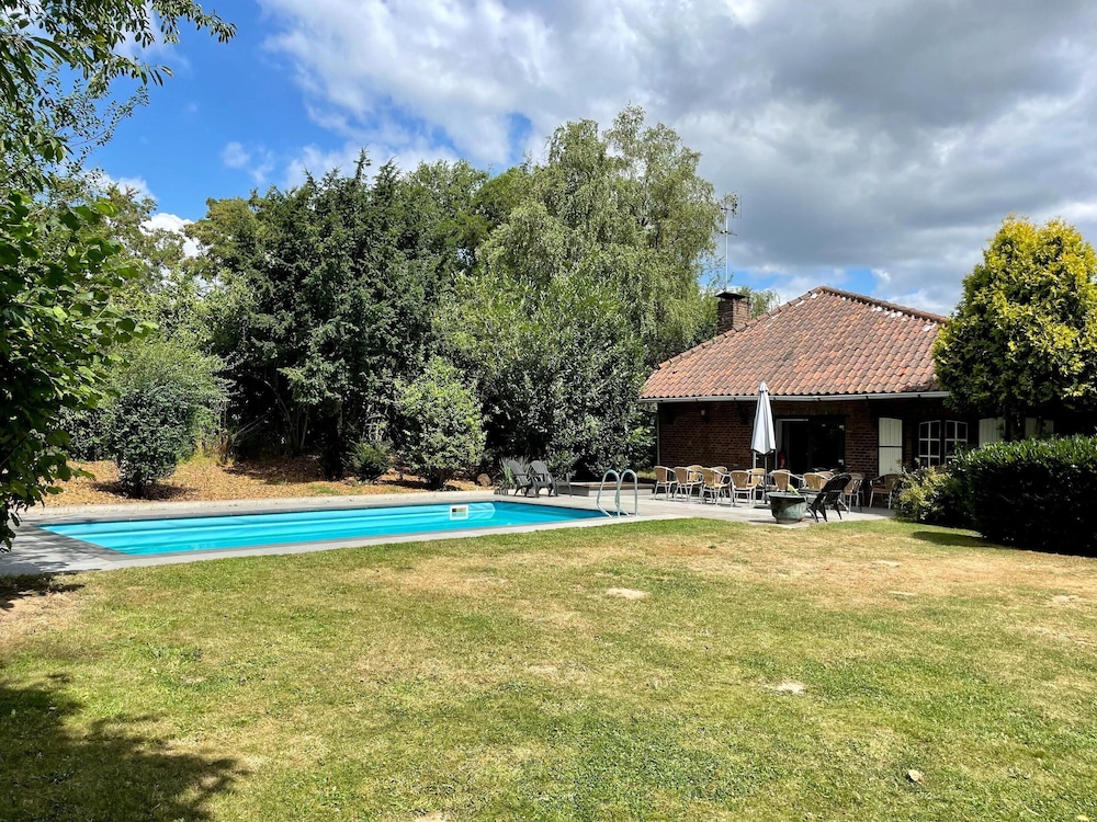Farmhouse in Sint Joost With Pool & BBQ
