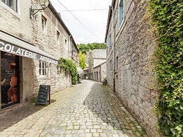 Spacious Durbuy Group Stay