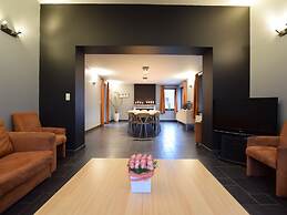 Spacious Durbuy Group Stay