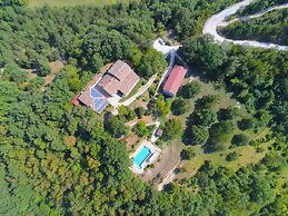 Cottage in Marche Near Ski Slopes