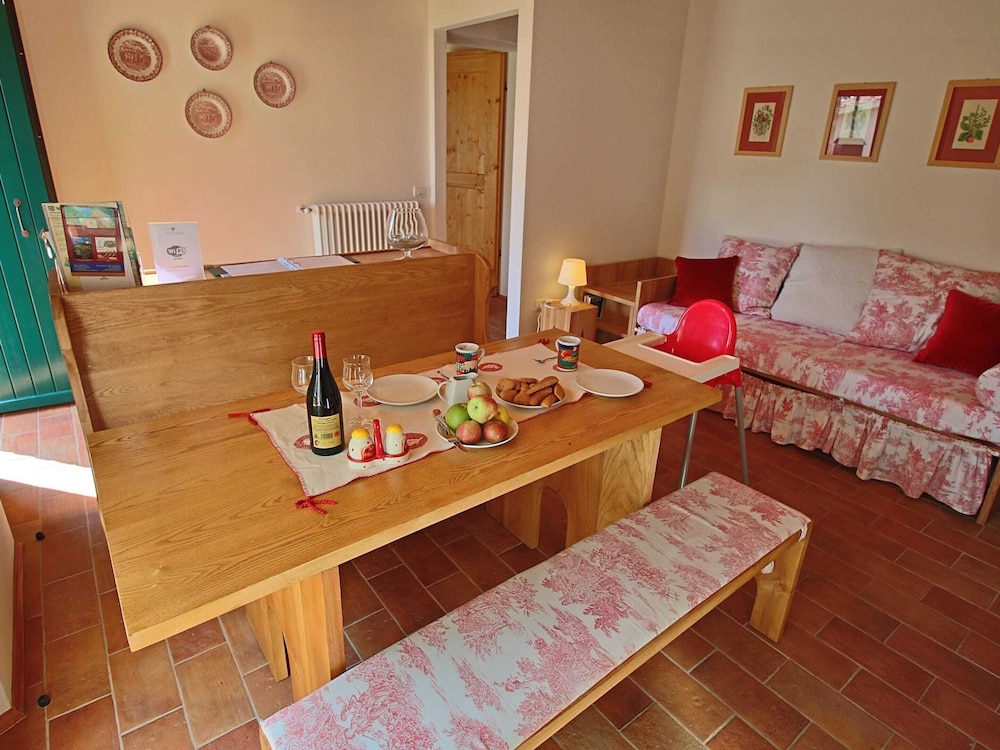 Cottage in Montelabbate With Pool & Forest