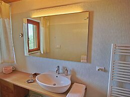 Cottage in Montelabbate With Pool & Forest