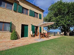 Cottage in Montelabbate With Pool & Forest