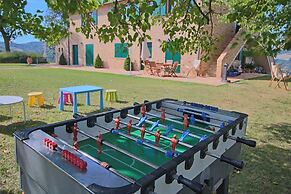 Cottage in Montelabbate With Pool & Forest