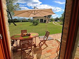 Cottage in Montelabbate With Pool & Forest