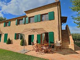 Cottage in Montelabbate With Pool & Forest