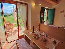Cottage in Montelabbate With Pool & Forest