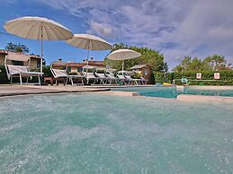 Cottage in Montelabbate With Pool & Forest