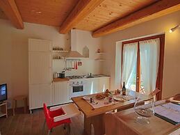 Cottage in Montelabbate With Pool & Forest