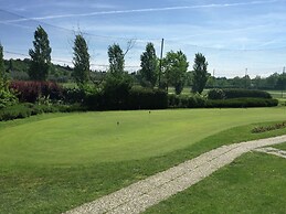 Agriturismo with Pool near Golf Course & Salò