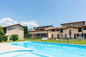 Agriturismo with Pool near Golf Course & Salò