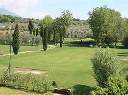 Agriturismo with Pool near Golf Course & Salò