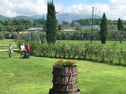 Agriturismo with Pool near Golf Course & Salò