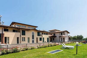 Agriturismo with Pool near Golf Course & Salò