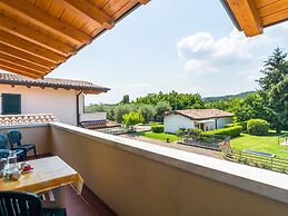 Agriturismo with Pool near Golf Course & Salò