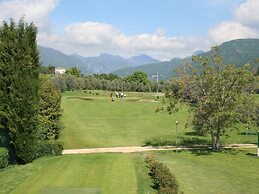 Agriturismo with Pool near Golf Course & Salò