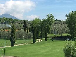 Agriturismo with Pool near Golf Course & Salò