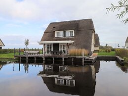 Lakeside Villa With Terrace