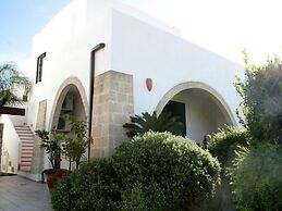 Apartment in Salento With Sea View & Pool