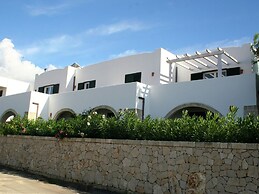 Apartment in Salento With Sea View & Pool