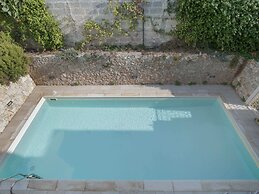 Apartment in Salento With Sea View & Pool