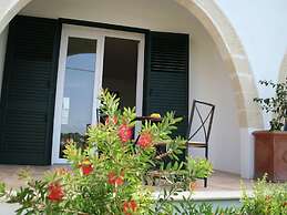 Apartment in Salento With Sea View & Pool