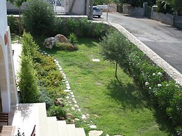 Apartment in Salento With Sea View & Pool