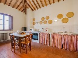 Rustic Farmhouse in Terricciola