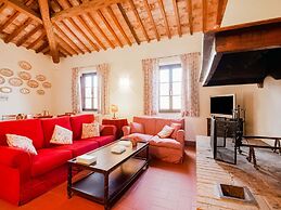 Rustic Farmhouse in Terricciola