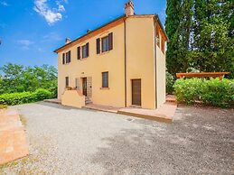 Rustic Farmhouse in Terricciola