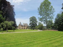 Luxury Castle, Basse-bodeux