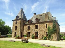Luxury Castle, Basse-bodeux
