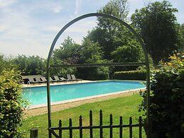 Luxury Castle, Basse-bodeux