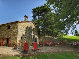 Quaint Cottage With Pool