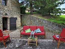 Quaint Cottage With Pool