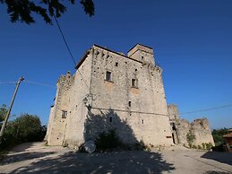 Umbria's Poolside Charm