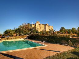Umbria's Poolside Charm