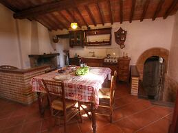 Umbria's Poolside Charm