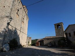 Umbria's Poolside Charm