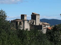 Umbria's Poolside Charm