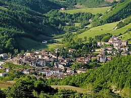 Cottage in Marche With Pool and Forest Views