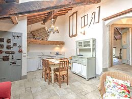 Tuscan Charm With Pool & Views