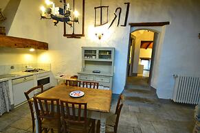 Tuscan Charm With Pool & Views