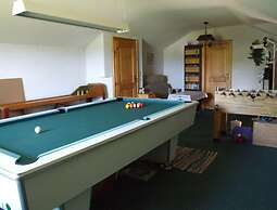 Apartment in Sonnen Near Ski Lifts