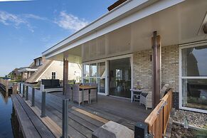 Chic Villa With a Fireplace at Tjeukemeer