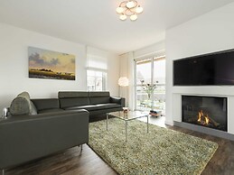 Chic Villa With a Fireplace at Tjeukemeer